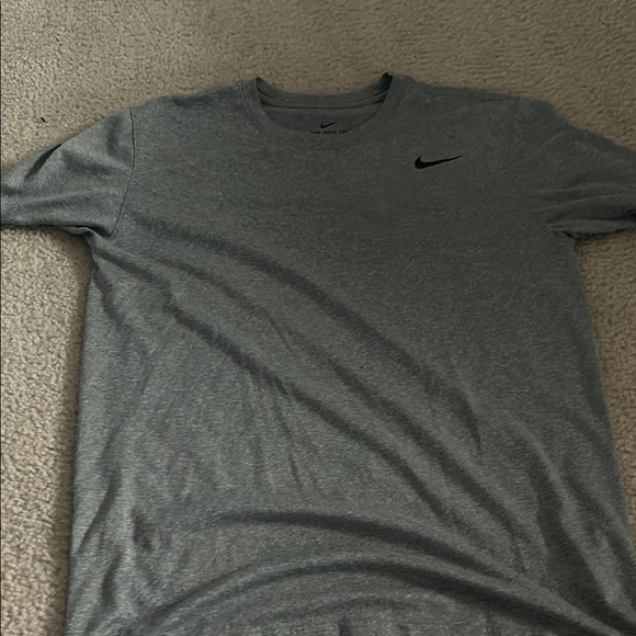 Nike Men's Gray T-Shirt sz Medium - Picture 1 of 4
